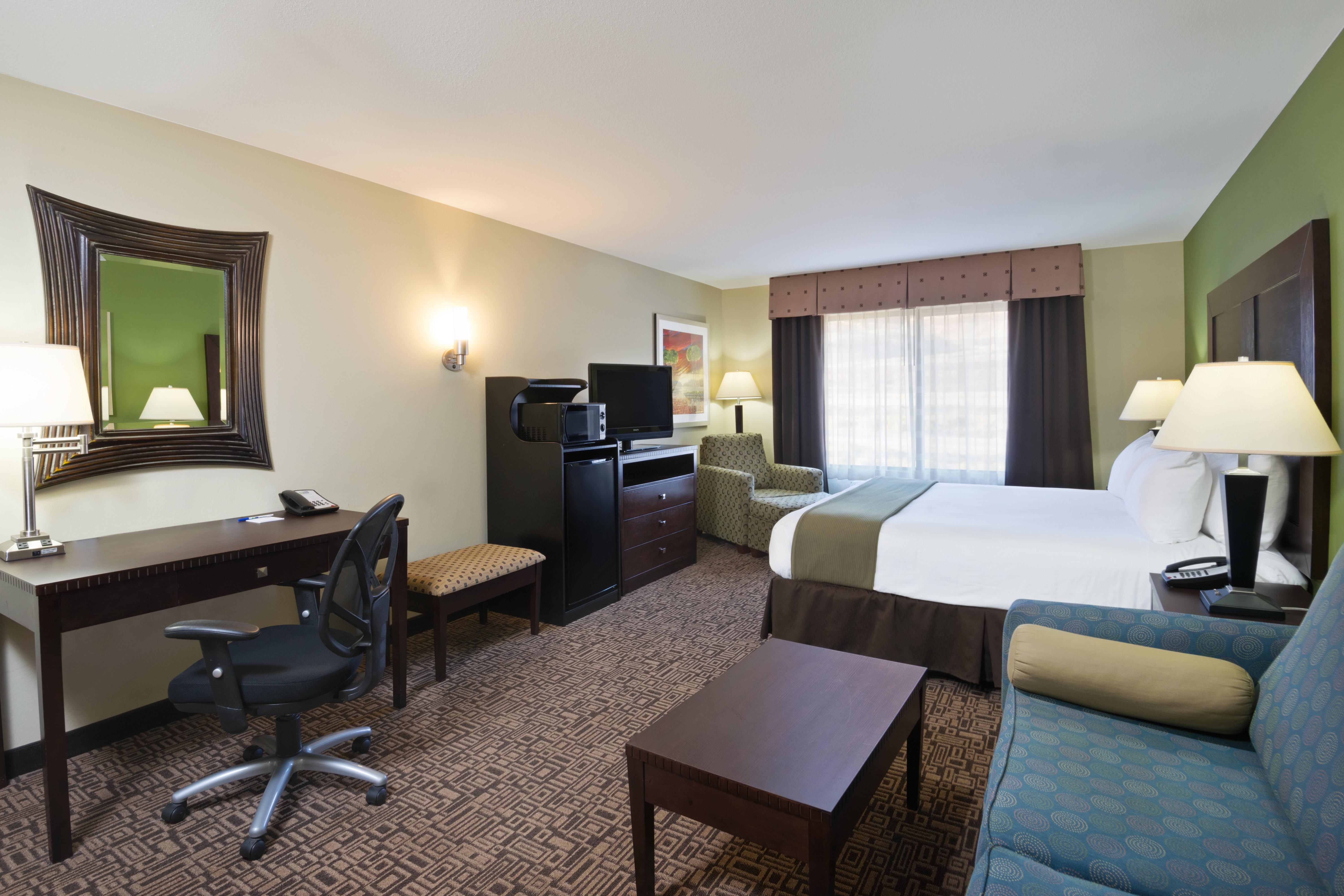 Holiday Inn Express Richfield By Ihg Exterior photo