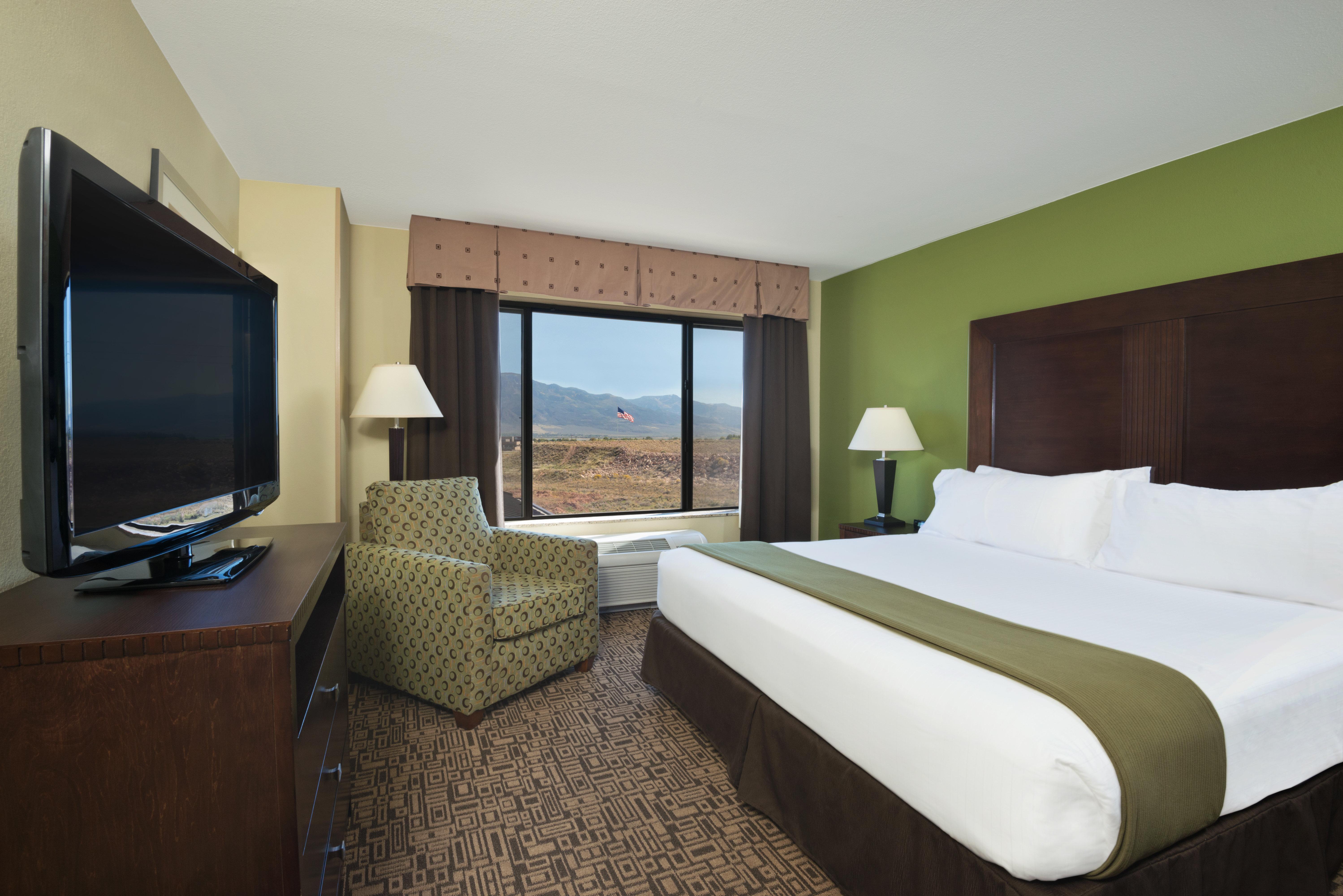 Holiday Inn Express Richfield By Ihg Exterior photo