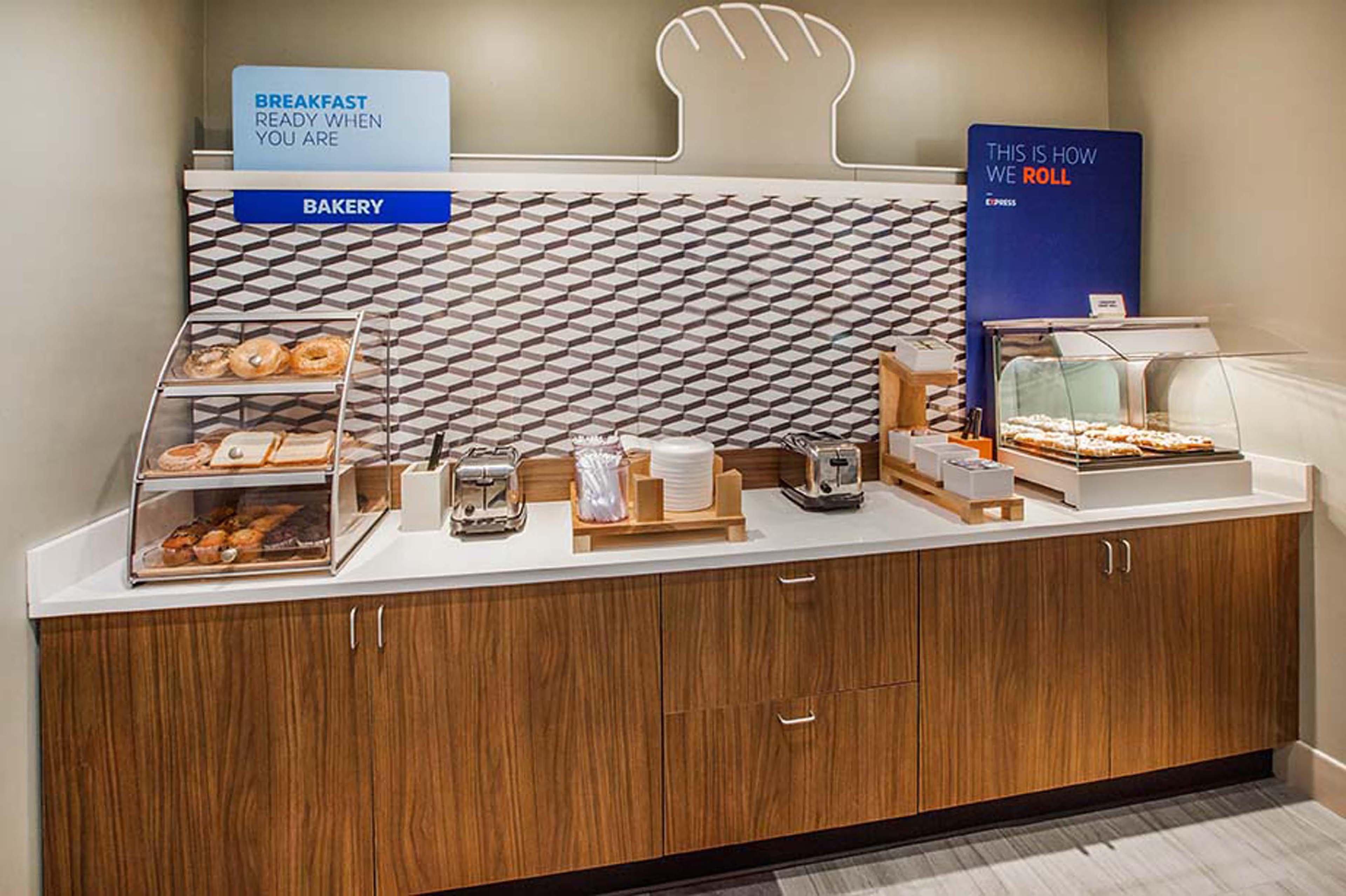 Holiday Inn Express Richfield By Ihg Exterior photo
