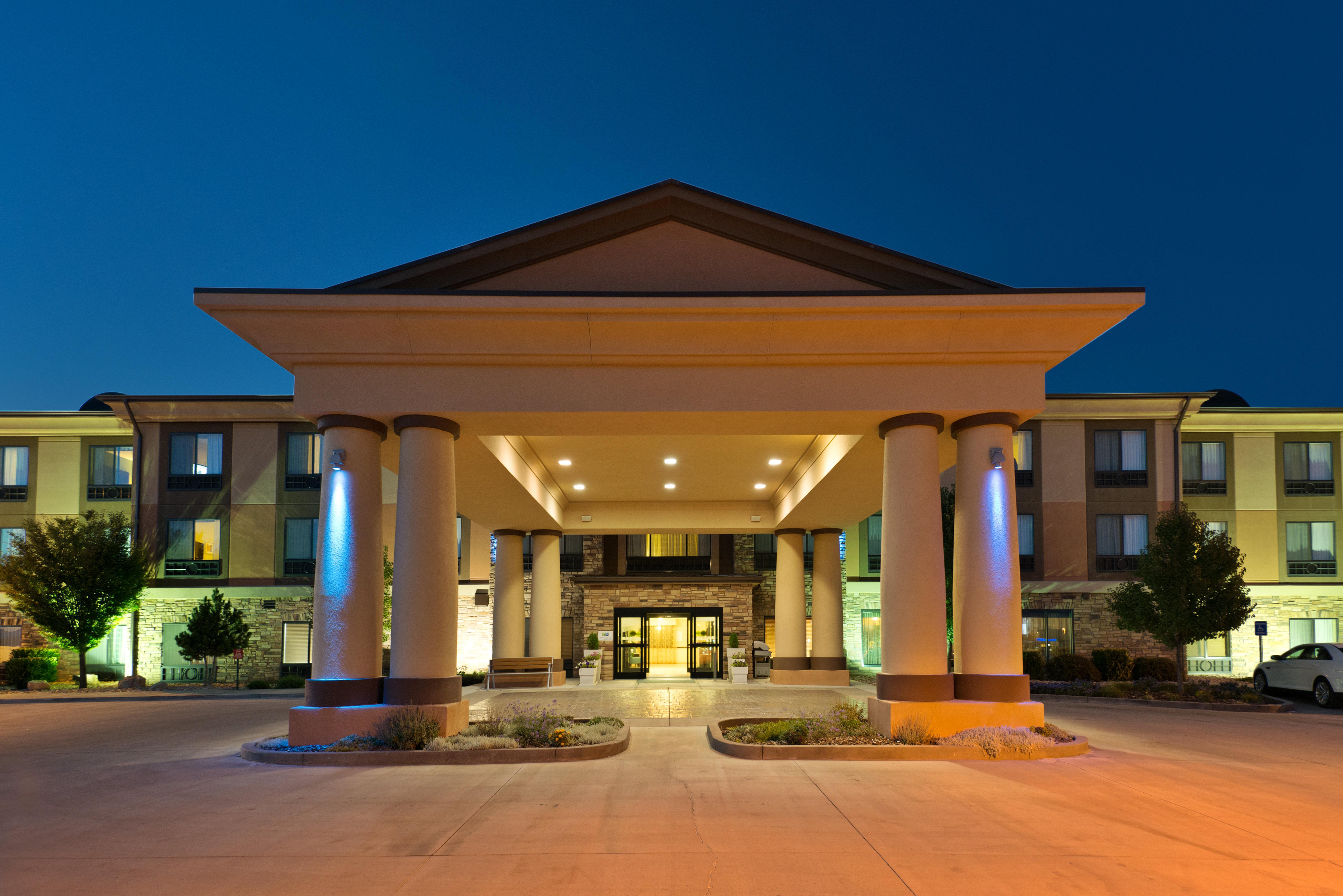 Holiday Inn Express Richfield By Ihg Exterior photo