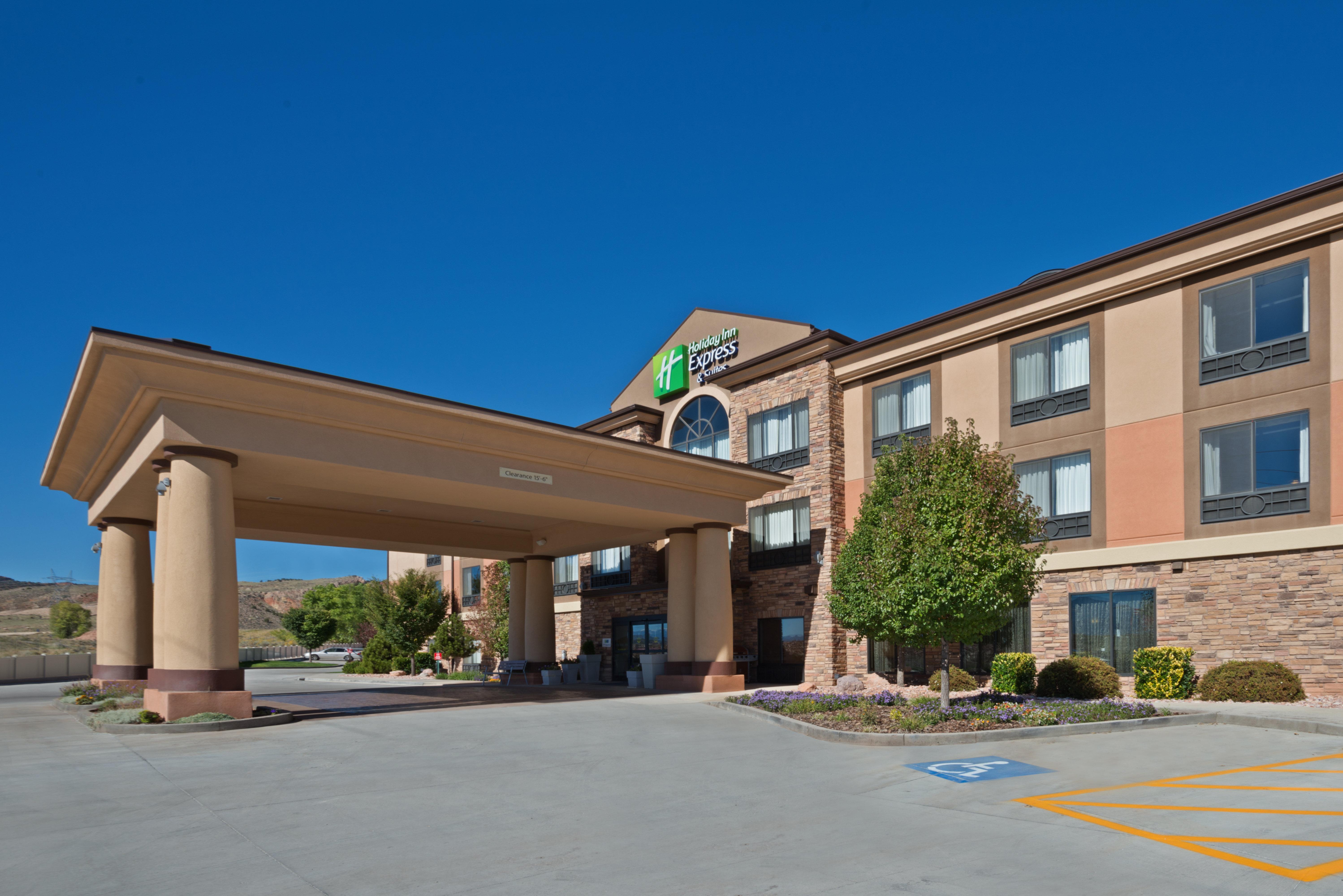 Holiday Inn Express Richfield By Ihg Exterior photo