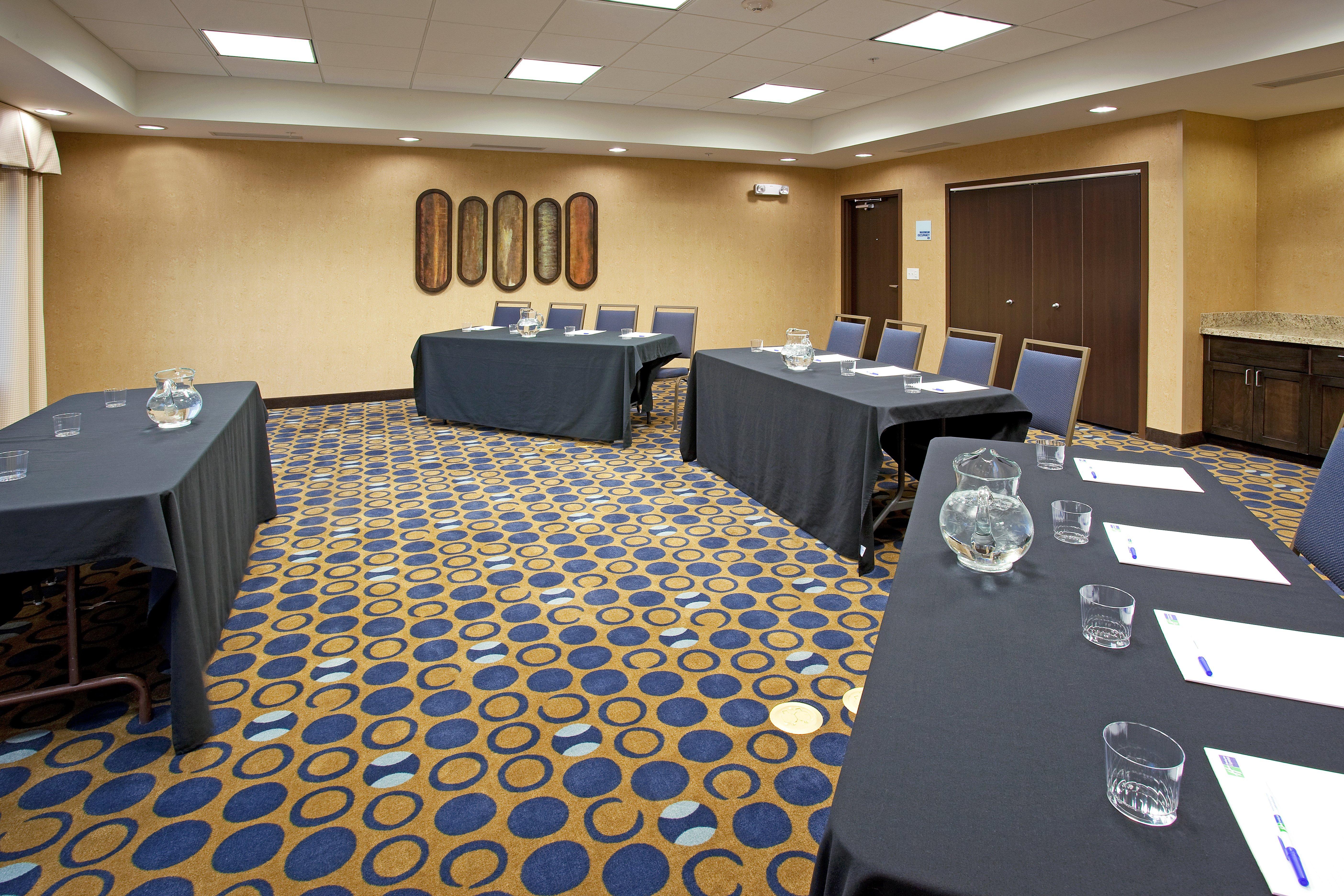 Holiday Inn Express Richfield By Ihg Exterior photo