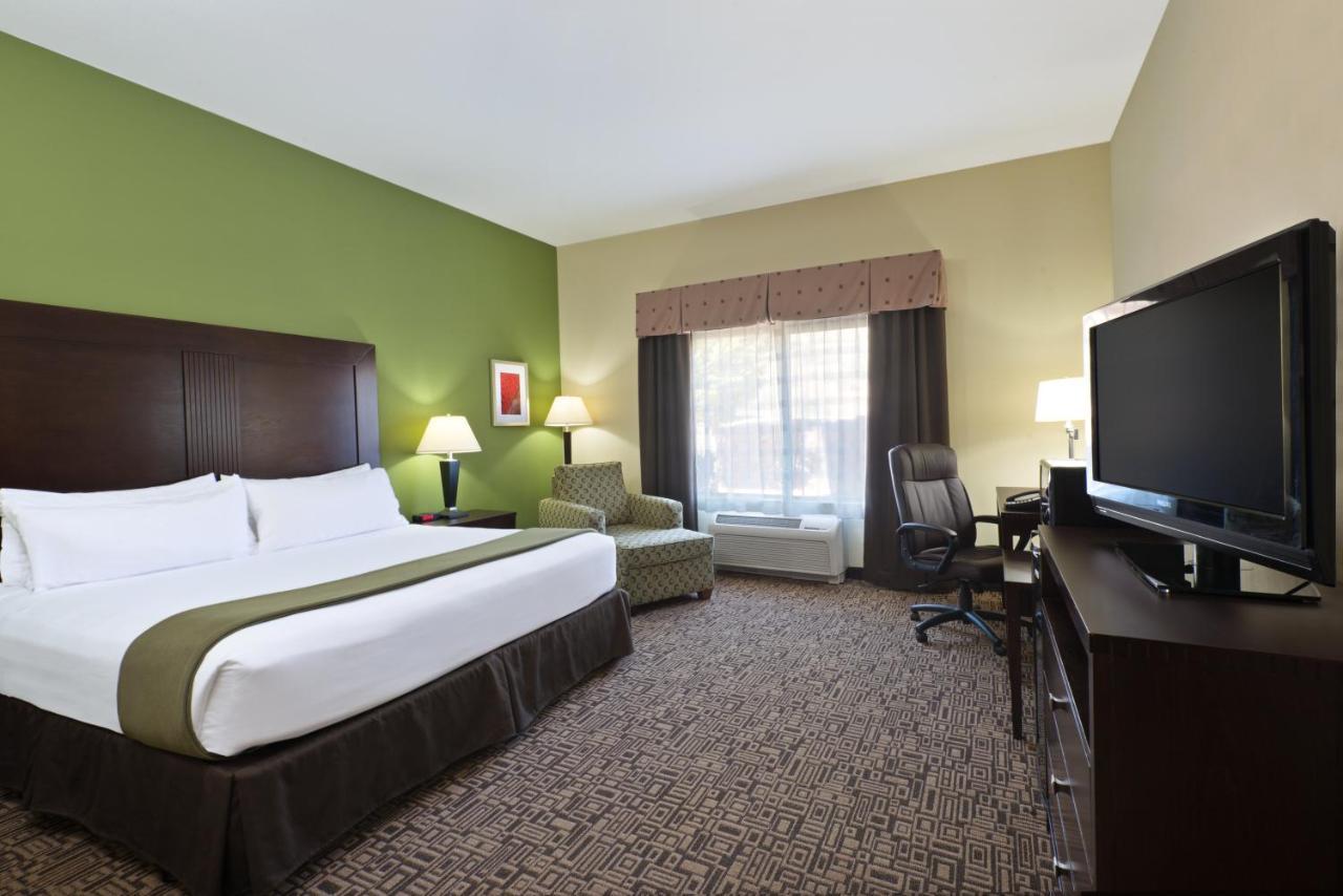 Holiday Inn Express Richfield By Ihg Exterior photo